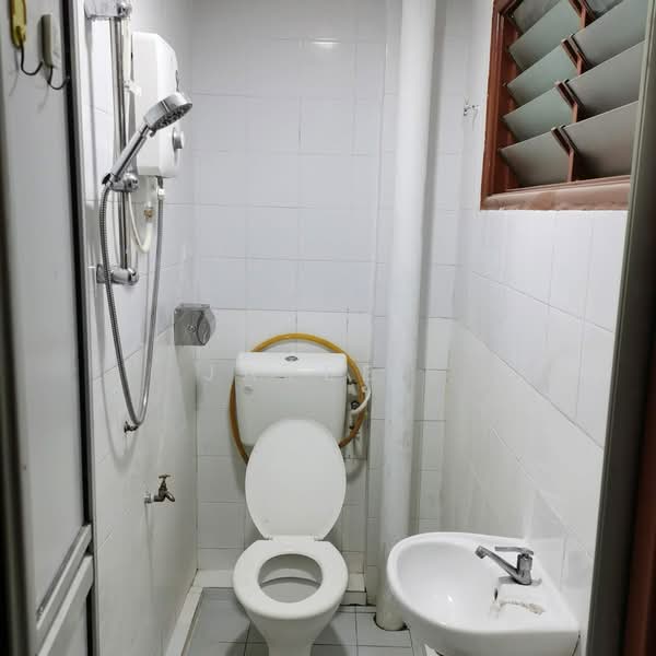 Flat for Sale at Taman Bukit Segar - Jayee . - Bathroom - PropertyGuru.com.my