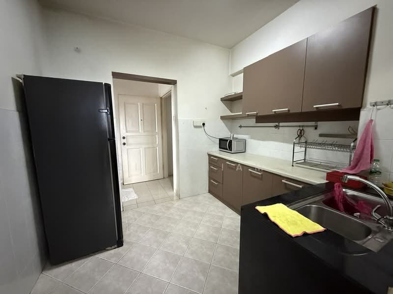 Pangsapuri untuk Dijual di Permas Ville Apartment - Ziv Chiam - Kitchen - PropertyGuru.com.my