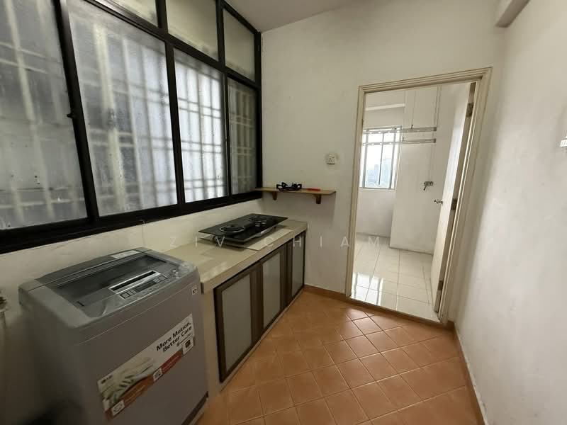 Pangsapuri untuk Dijual di Permas Ville Apartment - Ziv Chiam - Kitchen - PropertyGuru.com.my