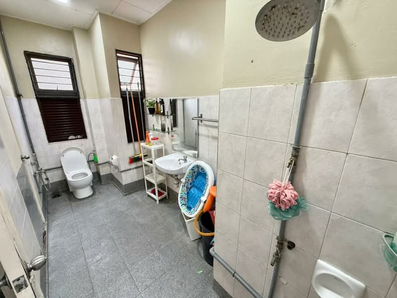 Rumah Teres 2 Tingkat untuk Dijual di Alam Damai (Cheras) - Danilo Lim - Bathroom - PropertyGuru.com.my