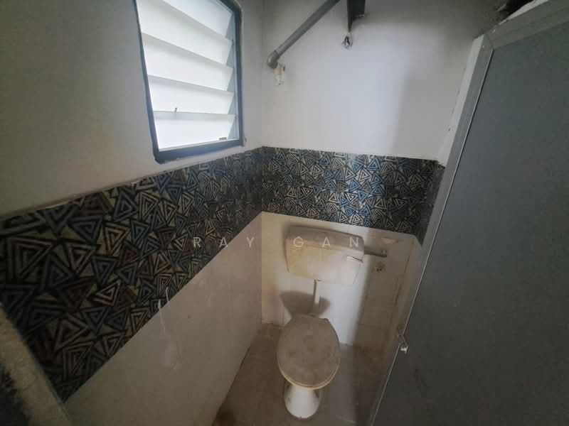 Rumah Flat untuk Dijual di Taman Setia Rawang Flat - Ray Gan - Bathroom - PropertyGuru.com.my