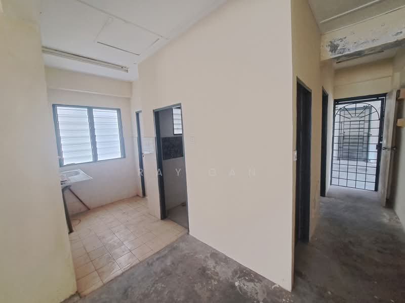 Rumah Flat untuk Dijual di Taman Setia Rawang Flat - Ray Gan - Kitchen - PropertyGuru.com.my