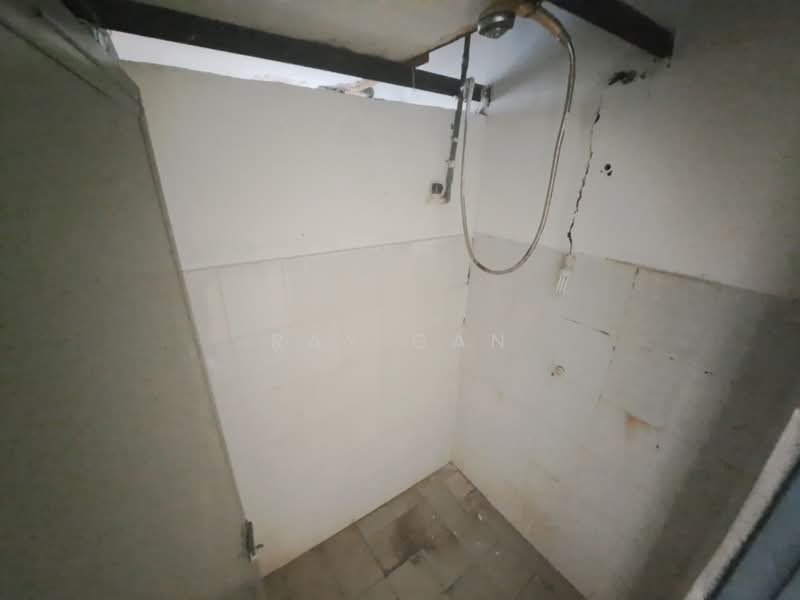 Rumah Flat untuk Dijual di Taman Setia Rawang Flat - Ray Gan - Bathroom - PropertyGuru.com.my