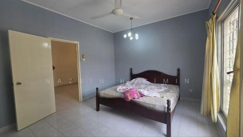 Rumah Teres untuk Dijual di Taman Bukit Subang (Shah Alam) - Nazrin Hakimin - Bedroom - PropertyGuru.com.my