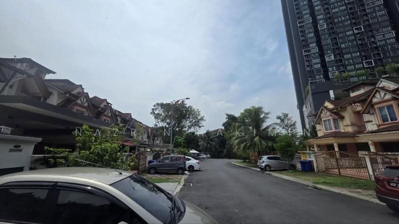 Rumah Teres untuk Dijual di Taman Bukit Subang (Shah Alam) - Nazrin Hakimin - Exterior - PropertyGuru.com.my