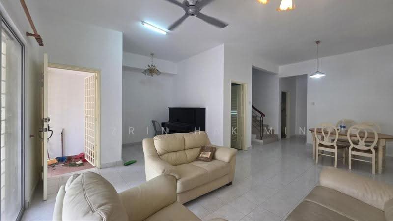 Rumah Teres untuk Dijual di Taman Bukit Subang (Shah Alam) - Nazrin Hakimin - PropertyGuru.com.my