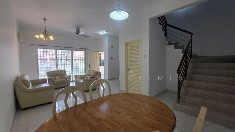 Rumah Teres untuk Dijual di Taman Bukit Subang (Shah Alam) - Nazrin Hakimin - PropertyGuru.com.my