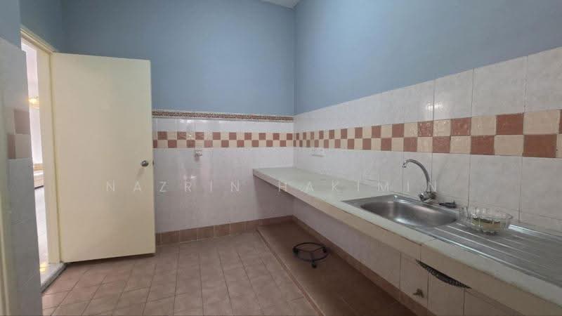 Rumah Teres untuk Dijual di Taman Bukit Subang (Shah Alam) - Nazrin Hakimin - PropertyGuru.com.my
