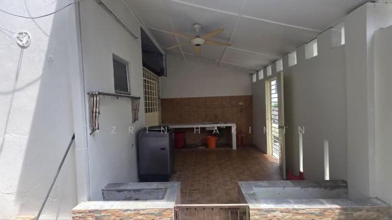 Rumah Teres untuk Dijual di Taman Bukit Subang (Shah Alam) - Nazrin Hakimin - PropertyGuru.com.my