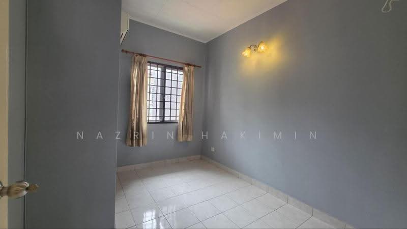 Rumah Teres untuk Dijual di Taman Bukit Subang (Shah Alam) - Nazrin Hakimin - PropertyGuru.com.my