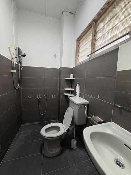 Rumah Teres 2 Tingkat untuk Dijual di Usj 11 (Subang Jaya) - Cindle Tai - Bathroom - PropertyGuru.com.my
