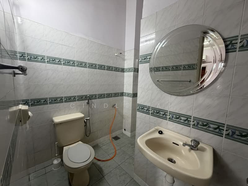 Rumah Teres 2 Tingkat untuk Dijual di Usj 11 (Subang Jaya) - Cindle Tai - Bathroom - PropertyGuru.com.my