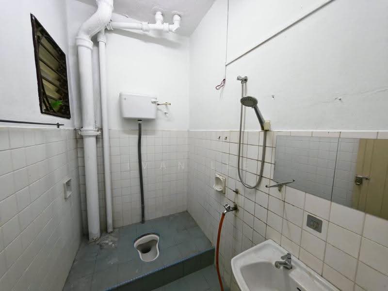 Rumah Teres 2-Tingkat untuk Dijual di Damansara Kim (Petaling Jaya) - Ivan Lee - Bathroom - PropertyGuru.com.my