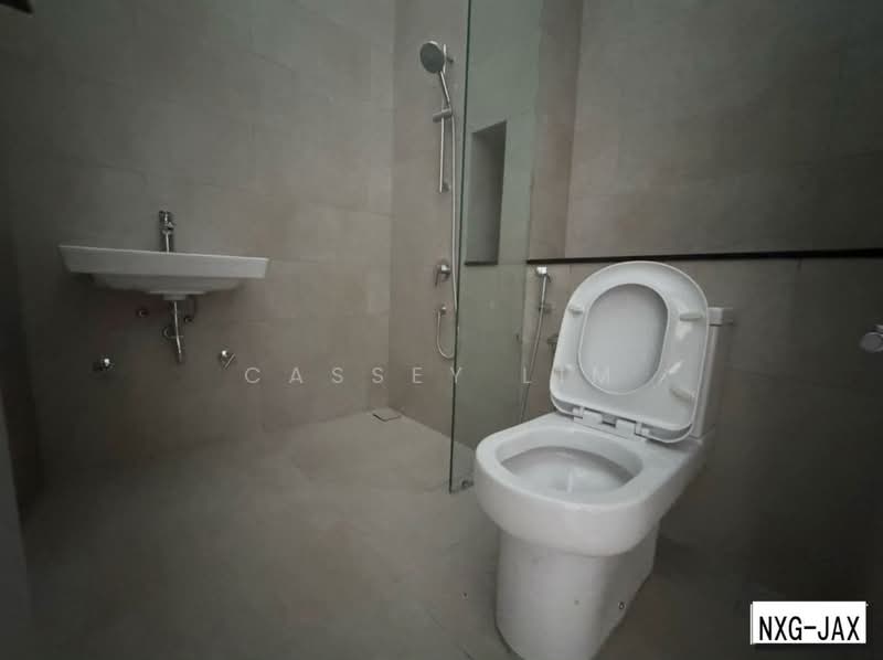 Semi-Detached House for Sale in Shah Alam (Selangor) - Cassey Lim - Bathroom - PropertyGuru.com.my