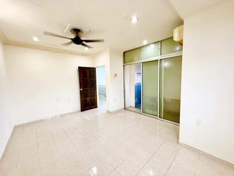 2-storey Terraced House for Sale in Taman Maju Satu (Kajang) - Azli Ibrahim - Living Room - PropertyGuru.com.my