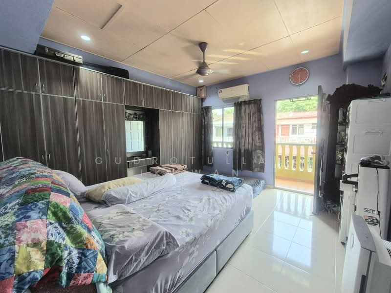 Rumah Teres 2 Tingkat untuk Dijual di Pandan Jaya (Ampang) - Gudrotullah Ikhwan - Bedroom - PropertyGuru.com.my
