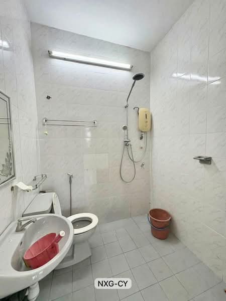 Rumah Teres 2 Tingkat untuk Dijual di Taman Chi Liung (Klang) - Louis Chan - Bathroom - PropertyGuru.com.my