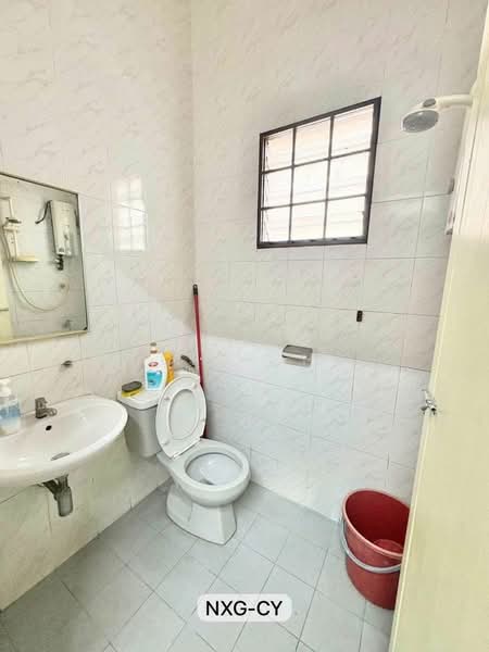 Rumah Teres 2 Tingkat untuk Dijual di Taman Chi Liung (Klang) - Louis Chan - Bathroom - PropertyGuru.com.my