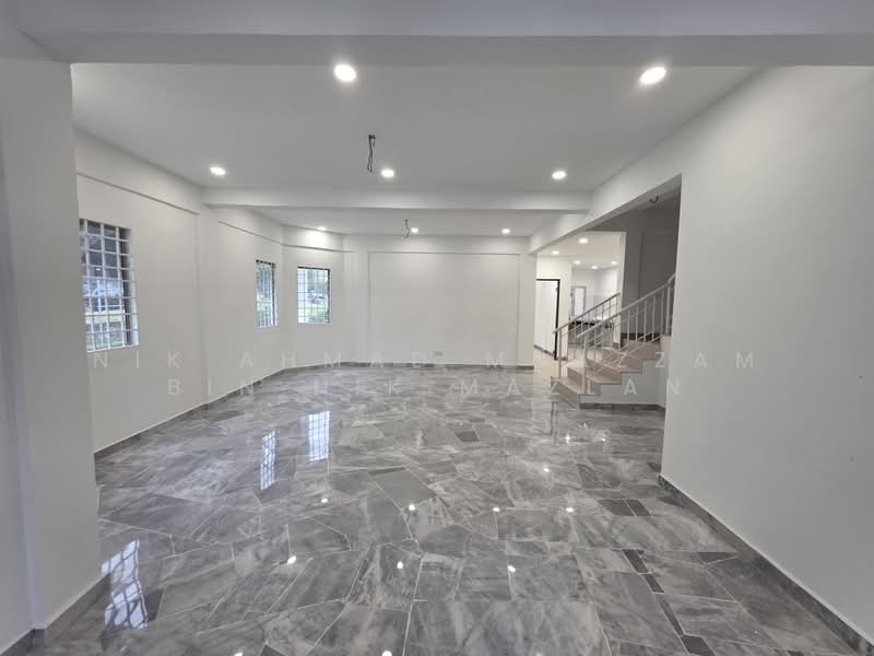 Rumah Bandar untuk Dijual di Seksyen 7 (Shah Alam) - Nik Ahmad Muazzam Bin Nik Mazlan - Living Room - PropertyGuru.com.my