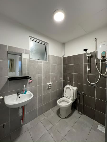 Pangsapuri untuk Disewa di Lily Apartment @ Kuchai Lama - YP Tan - Bathroom - PropertyGuru.com.my