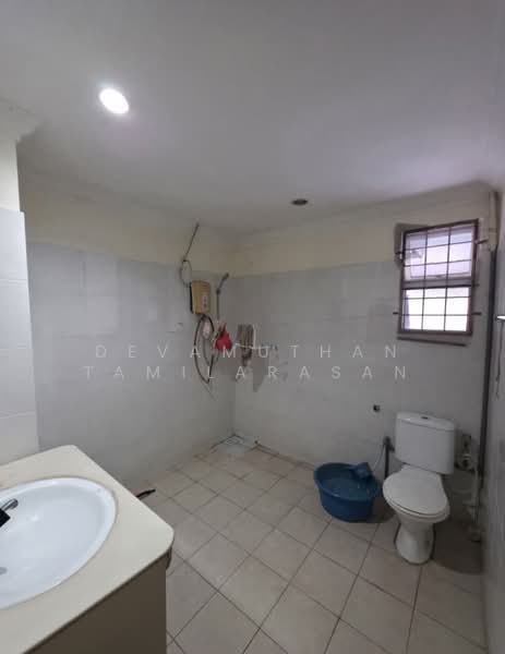 Rumah Teres 2 Tingkat untuk Dijual di Seksyen 1a (Petaling Jaya) - Devamuthan Tamilarasan - Bathroom - PropertyGuru.com.my