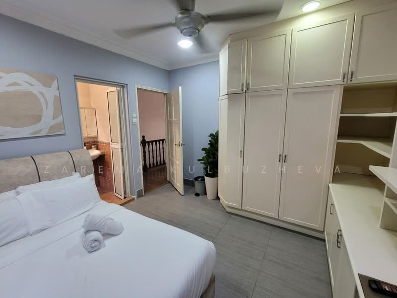 Bungalow for Sale in Taman Ampang Utama (Ampang) - Zarema Kulbuzheva - Bedroom - PropertyGuru.com.my
