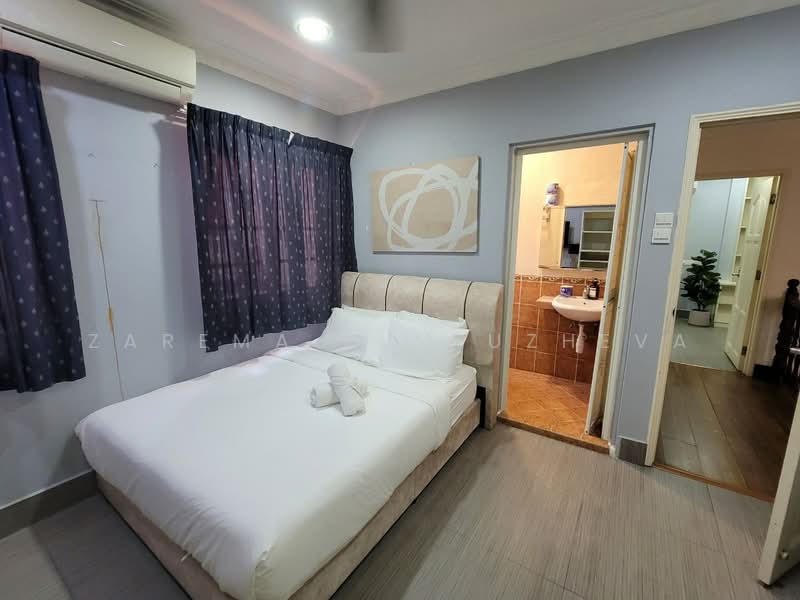 Bungalow for Sale in Taman Ampang Utama (Ampang) - Zarema Kulbuzheva - Bedroom - PropertyGuru.com.my