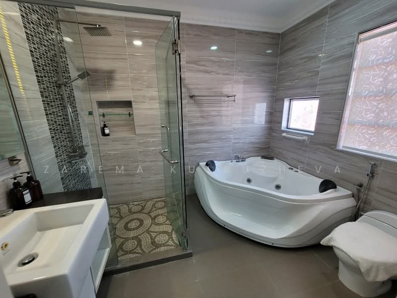 Bungalow for Sale in Taman Ampang Utama (Ampang) - Zarema Kulbuzheva - Bathroom - PropertyGuru.com.my