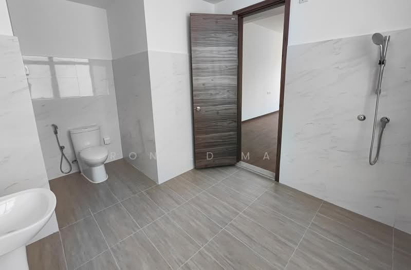 Semi-Detached House for Sale in Forest City (Gelang Patah) - Ronald Mak - Bathroom - PropertyGuru.com.my