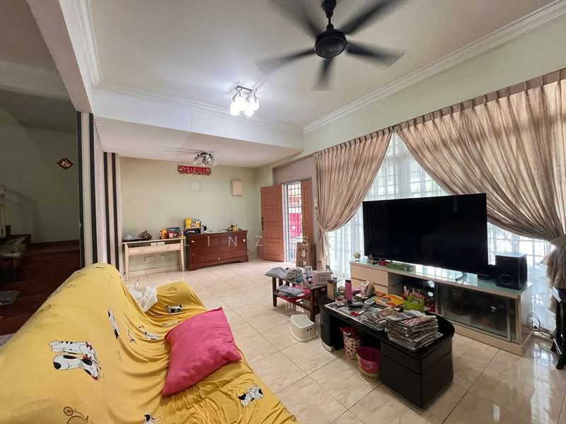 Rumah Teres 2 Tingkat untuk Dijual di Taman Gaya (Ulu Tiram) - Linz Soh - Living Room - PropertyGuru.com.my