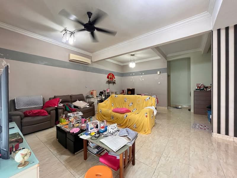 Rumah Teres 2 Tingkat untuk Dijual di Taman Gaya (Ulu Tiram) - Linz Soh - Living Room - PropertyGuru.com.my