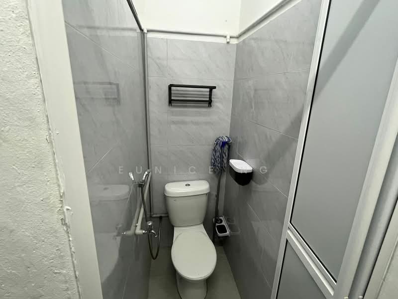 Terraced House for Rent in Taman Damai Jaya (Skudai) - Eunice Ng - Bathroom - PropertyGuru.com.my