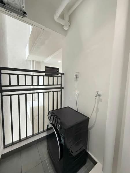 Servis Apartment untuk Disewa di Vista Tiara (MBW Bay) - Chuan Hong Kee - Balcony - PropertyGuru.com.my