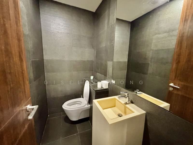 Kondominium untuk Disewa di Shorefront Residences - Giselle Wong - Bathroom - PropertyGuru.com.my