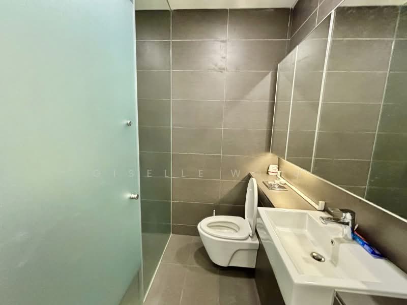 Kondominium untuk Disewa di Shorefront Residences - Giselle Wong - Bathroom - PropertyGuru.com.my