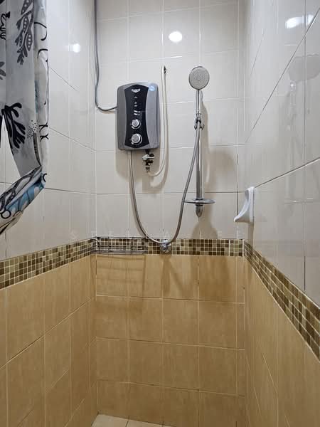 Rumah Teres untuk Disewa di Sungai Long (Bandar Sungai Long) - Stella Lee - Bathroom - PropertyGuru.com.my