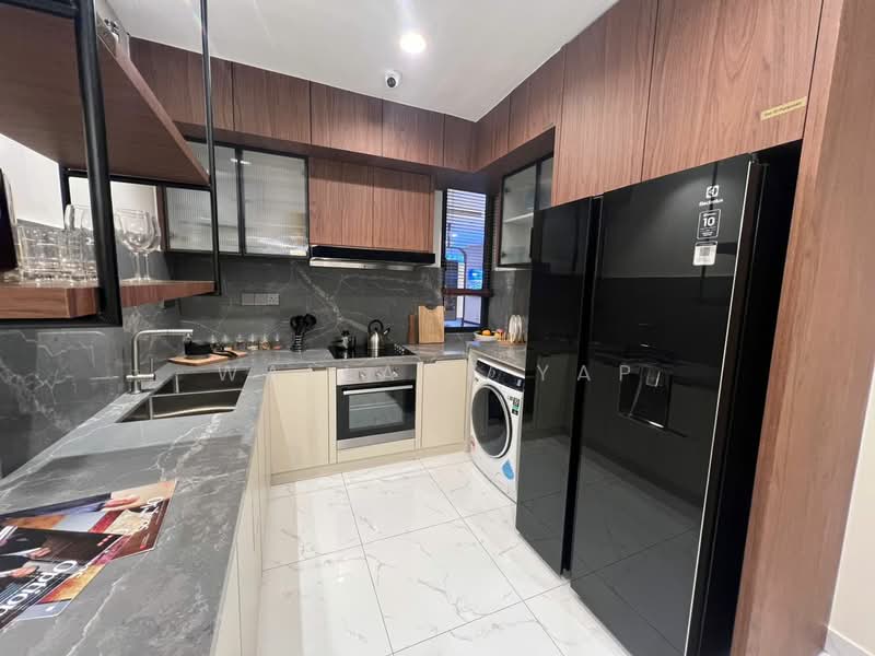 Servis Apartment untuk Dijual di Divine KLCC - Wallace Yap - Kitchen - PropertyGuru.com.my