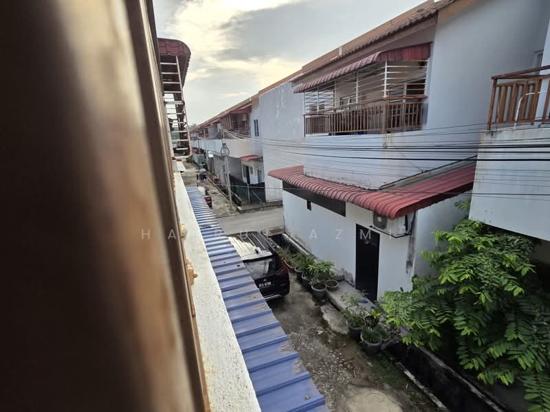 Townhouse for Sale in Saujana Utama (Puncak Alam) - Hairul Azmi - Exterior - PropertyGuru.com.my