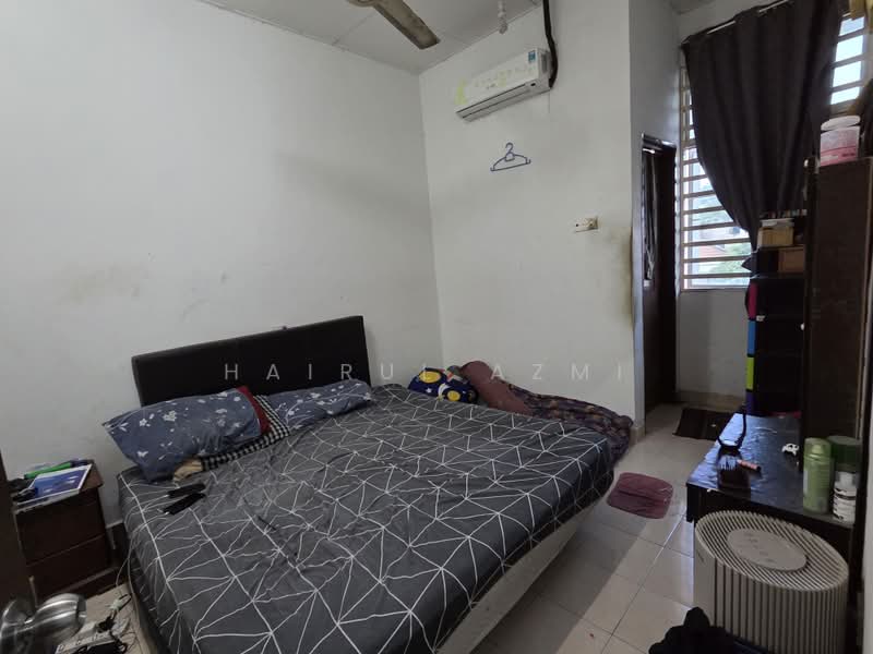 Townhouse for Sale in Saujana Utama (Puncak Alam) - Hairul Azmi - Bedroom - PropertyGuru.com.my