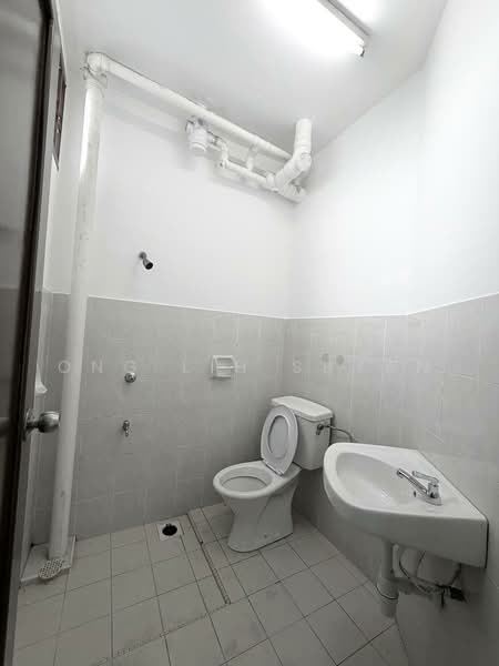 Apartment for Sale at Lake View Suites - Ong Lih Shyan - Bathroom - PropertyGuru.com.my