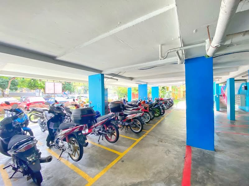 Rumah Flat untuk Dijual di Gugusan Semarak - Hairul Azmi - Car Park - PropertyGuru.com.my