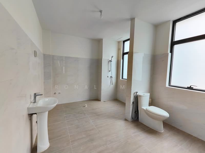 Semi-Detached House for Sale in Forest City (Gelang Patah) - Ronald Mak - Bathroom - PropertyGuru.com.my