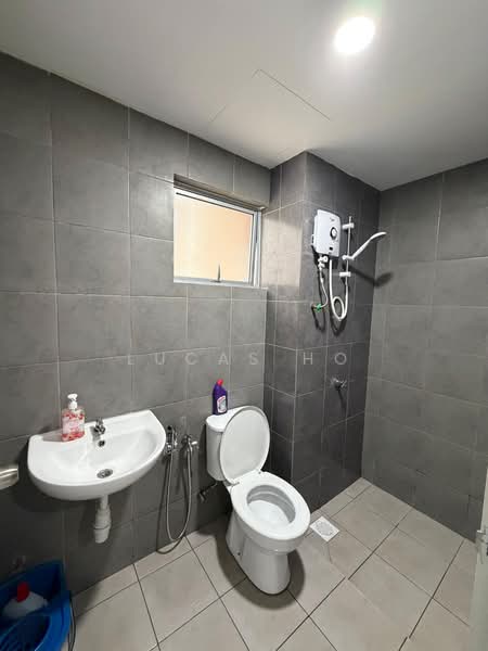 Kondominium untuk Disewa di Residensi Sateria - Lucas Ho - Bathroom - PropertyGuru.com.my