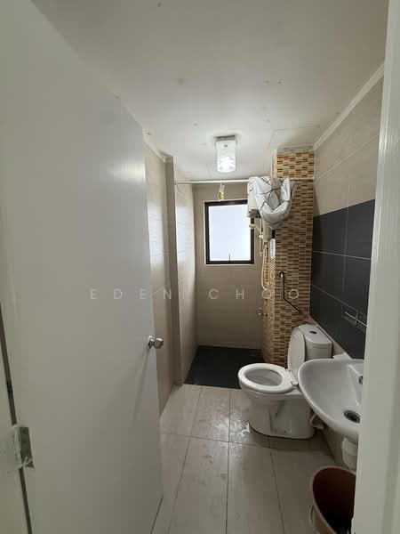 Kondominium untuk Dijual di Ujana Executive Apartment - Eden Choo - Bathroom - PropertyGuru.com.my