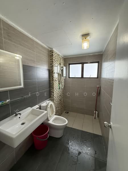 Kondominium untuk Dijual di Ujana Executive Apartment - Eden Choo - Bathroom - PropertyGuru.com.my