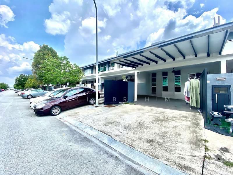 2-storey Terraced House for Sale in Taman Bangi Avenue (Bangi) - Azli Ibrahim - Exterior - PropertyGuru.com.my