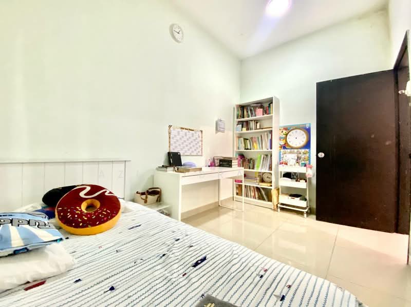 2-storey Terraced House for Sale in Taman Bangi Avenue (Bangi) - Azli Ibrahim - Bedroom - PropertyGuru.com.my