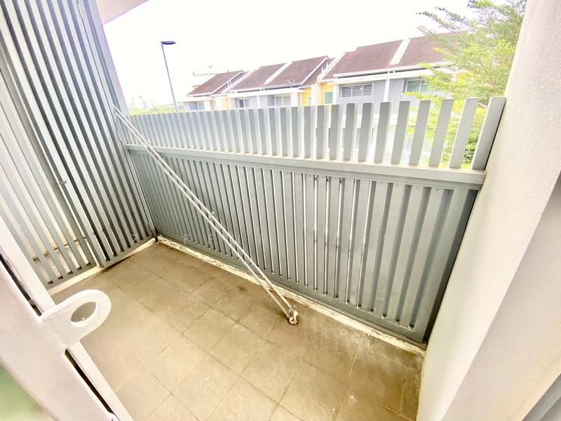 2-storey Terraced House for Sale in Taman Nadayu 92 (Kajang) - Zaffur Nazri - Balcony - PropertyGuru.com.my