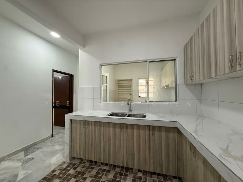 2-storey Terraced House for Rent in Putra Heights (Subang Jaya) - Yee Cheak Chen - Kitchen - PropertyGuru.com.my