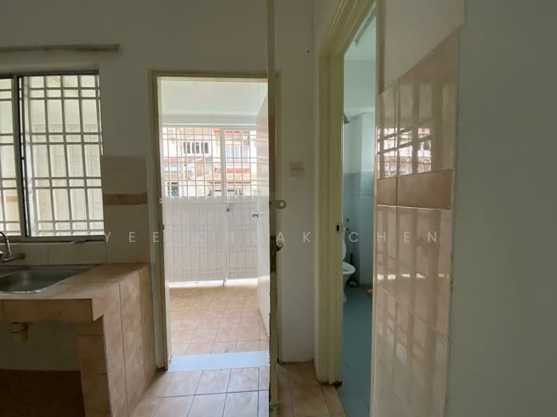 2-storey Terraced House for Rent in Putra Heights (Subang Jaya) - Yee Cheak Chen - Kitchen - PropertyGuru.com.my